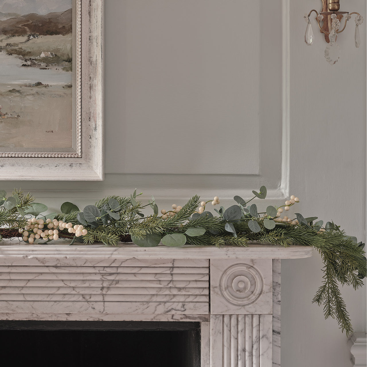 Guirlande de Noël Pré-éclairée Eucalyptus et Baies Blanches
