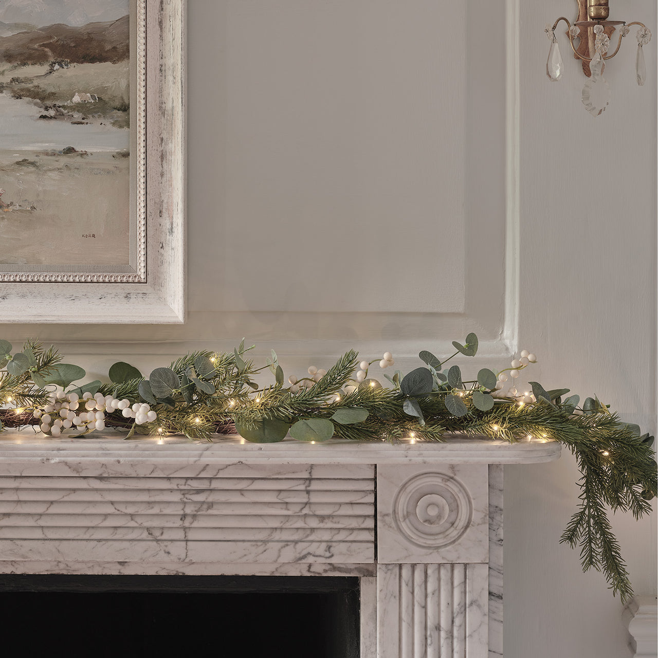 Guirlande de Noël Pré-éclairée Eucalyptus et Baies Blanches