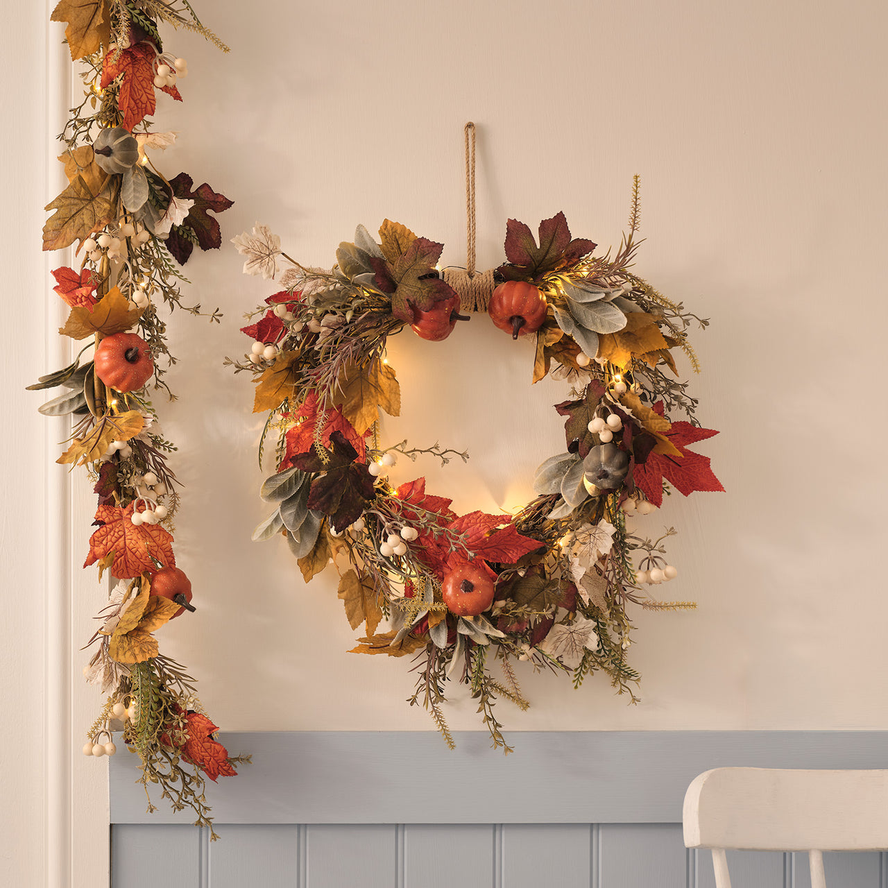 Lot de Couronne et Guirlande d’Automne Pré-éclairées Jardin de Citrouilles