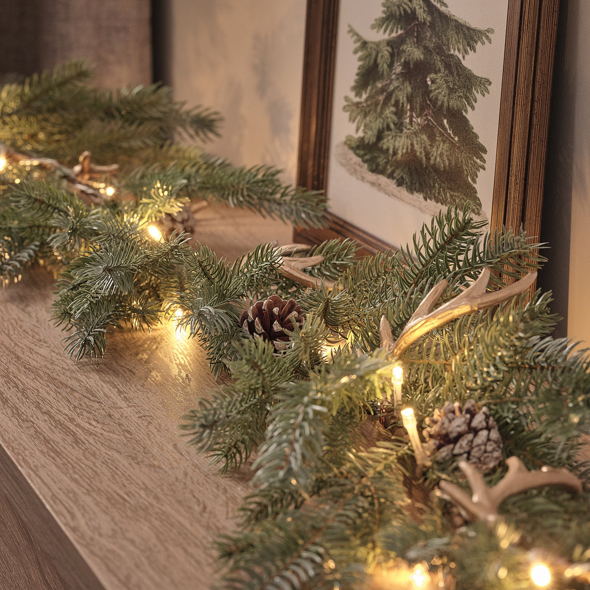 Guirlande de Noël Pré-éclairée Esprit Nature de 1,5 m à Pommes de Pin et Bois de Cerf