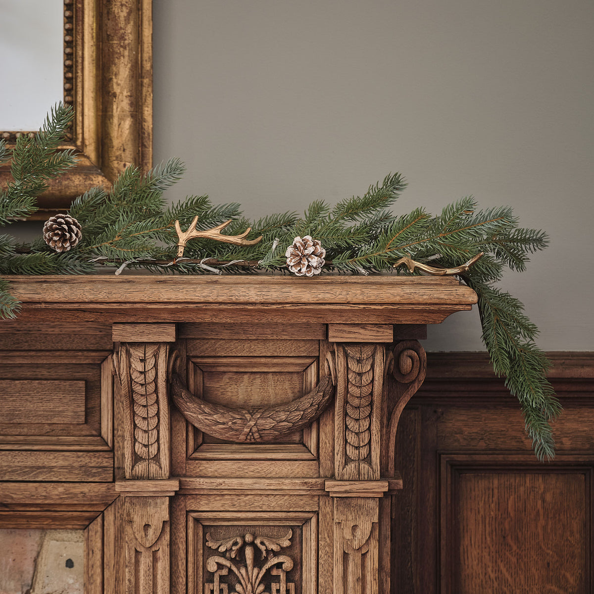 Guirlande de Noël Pré-éclairée Esprit Nature de 1,5 m à Pommes de Pin et Bois de Cerf