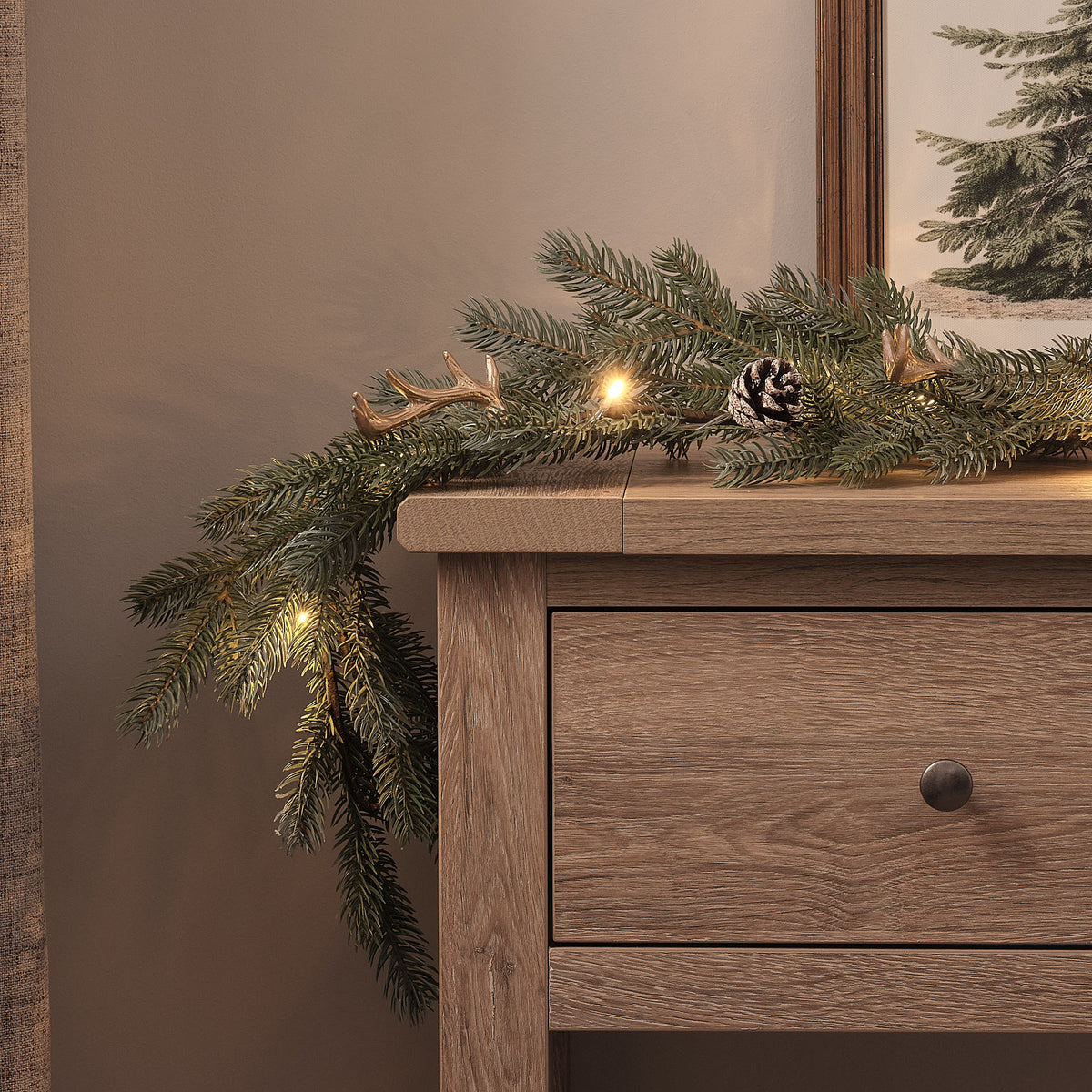 Guirlande de Noël Pré-éclairée Esprit Nature de 1,5 m à Pommes de Pin et Bois de Cerf