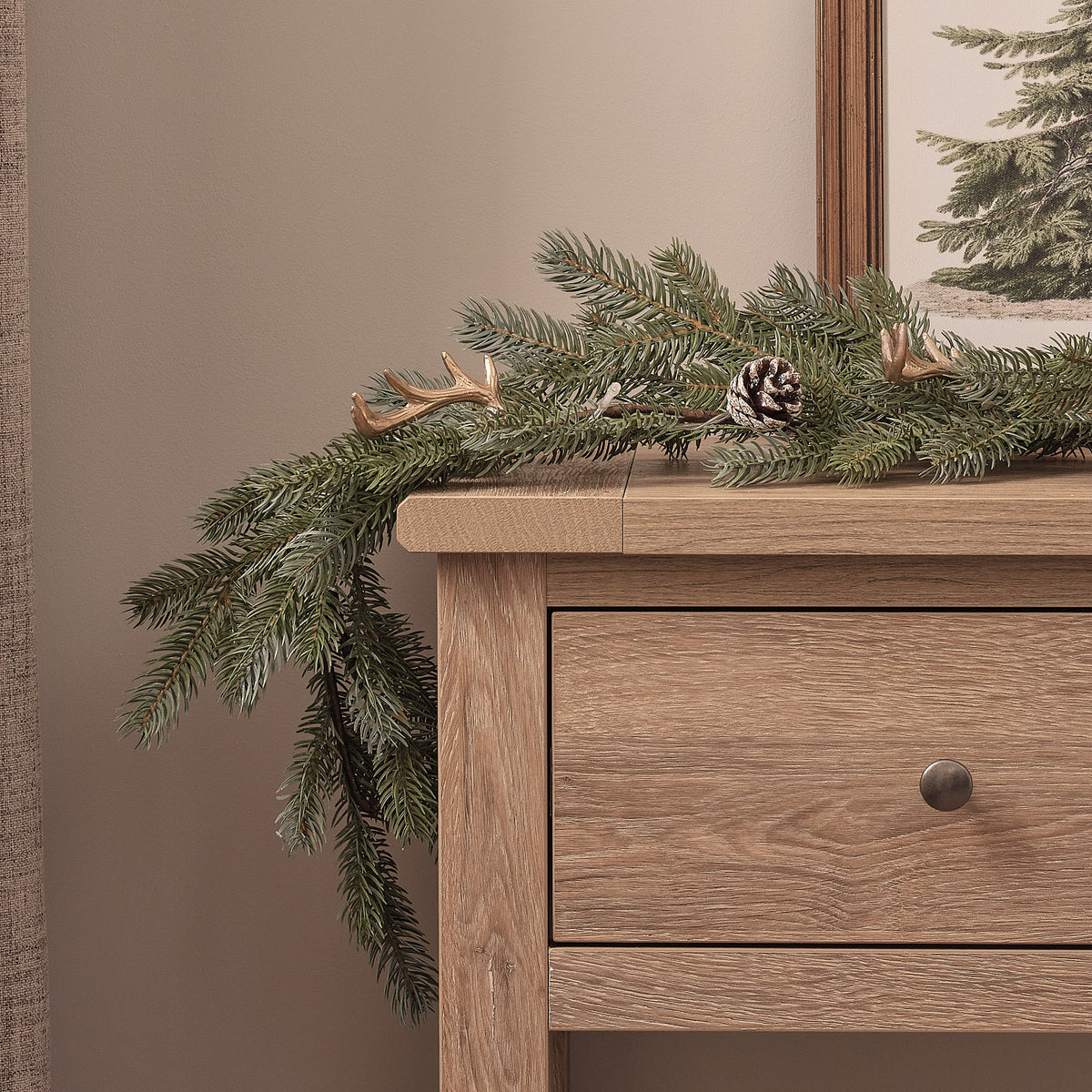 Guirlande de Noël Pré-éclairée Esprit Nature de 1,5 m à Pommes de Pin et Bois de Cerf
