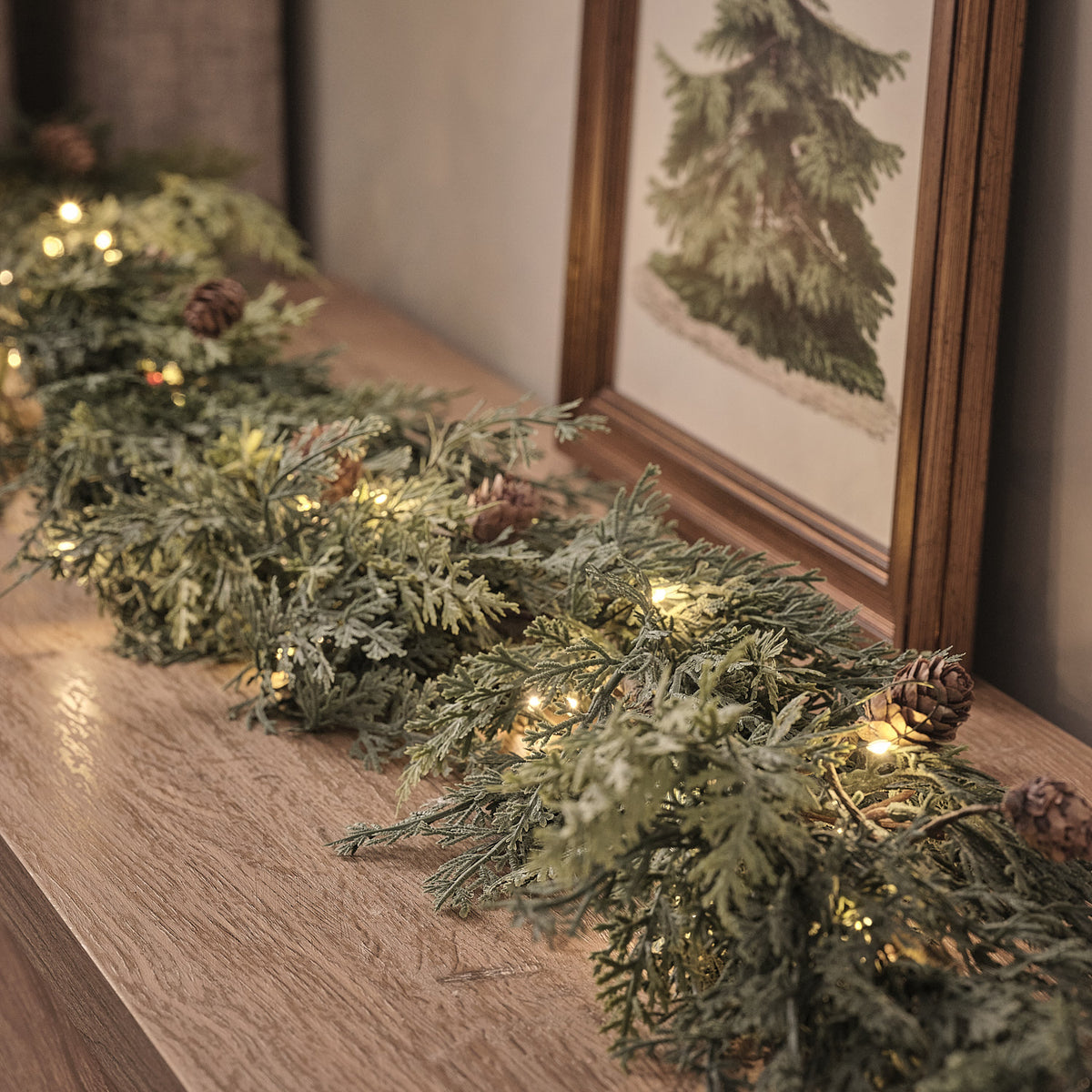 Guirlande de Noël d’Extérieur Pré-éclairée de 2 m Conifère et Pommes de Pin Effet Givré