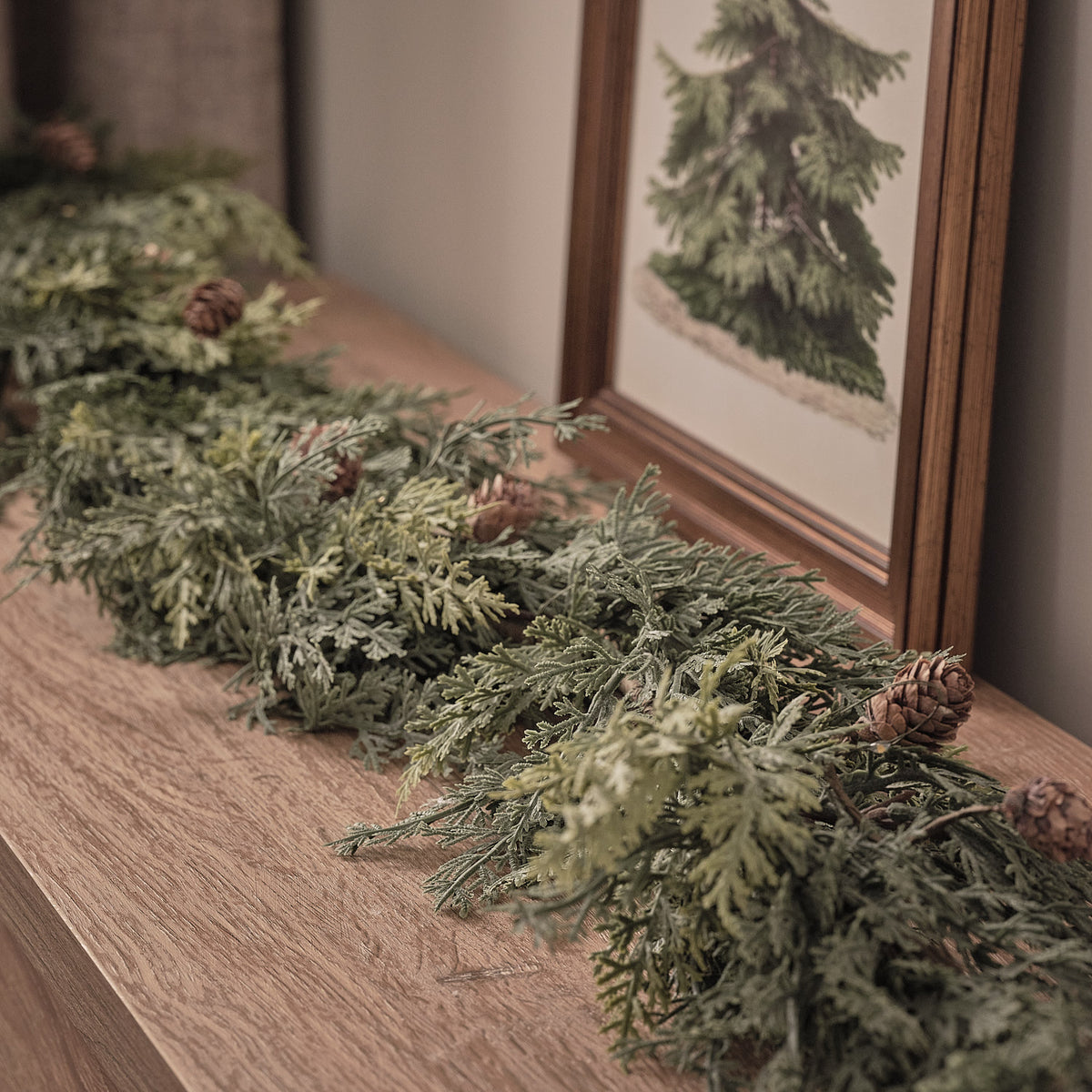 Guirlande de Noël d’Extérieur Pré-éclairée de 2 m Conifère et Pommes de Pin Effet Givré