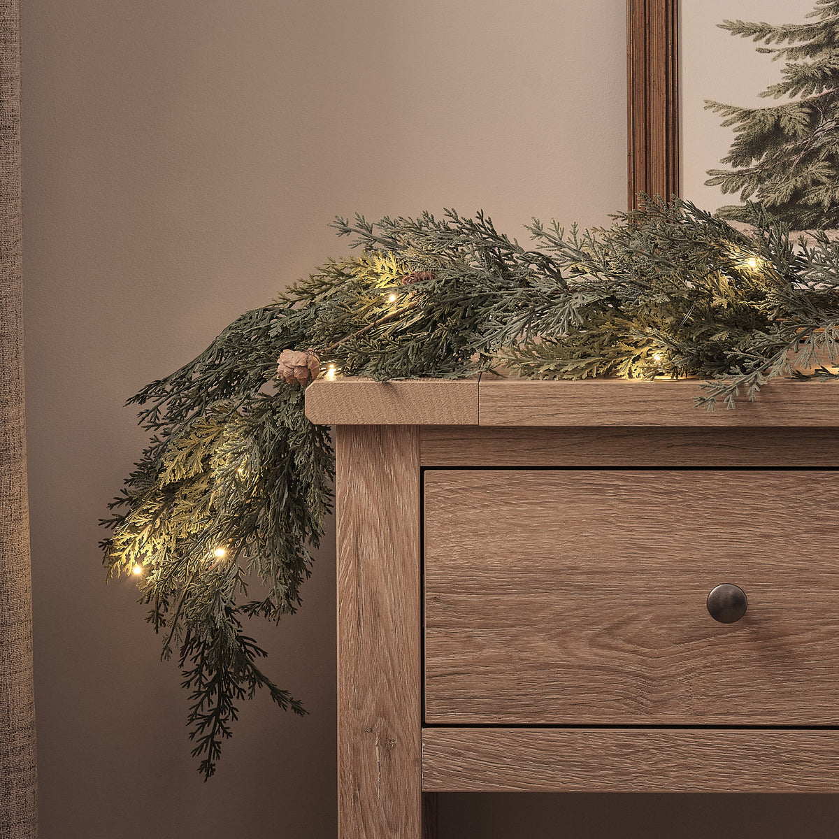 Guirlande de Noël d’Extérieur Pré-éclairée de 2 m Conifère et Pommes de Pin Effet Givré
