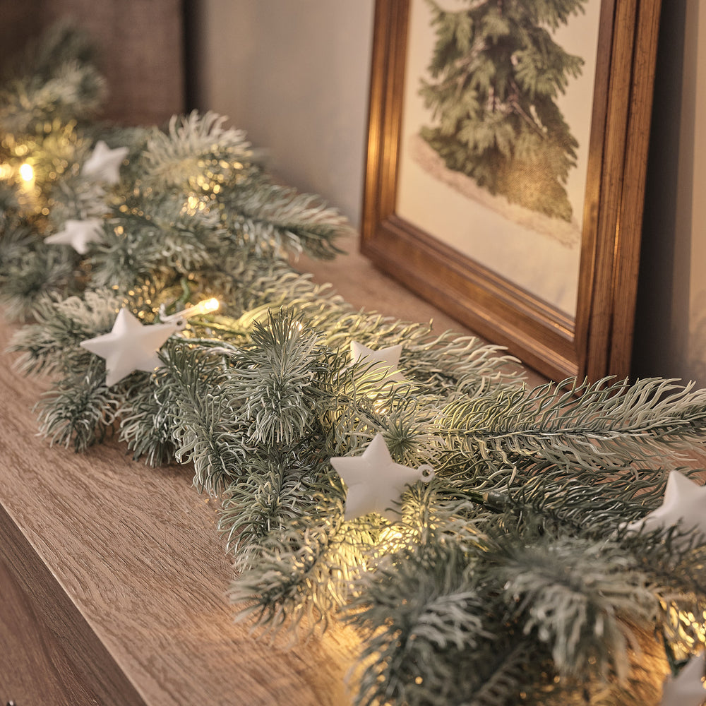 Guirlande de Noël Pré-éclairée Pin et Étoiles de 1,5 m Effet Givré
