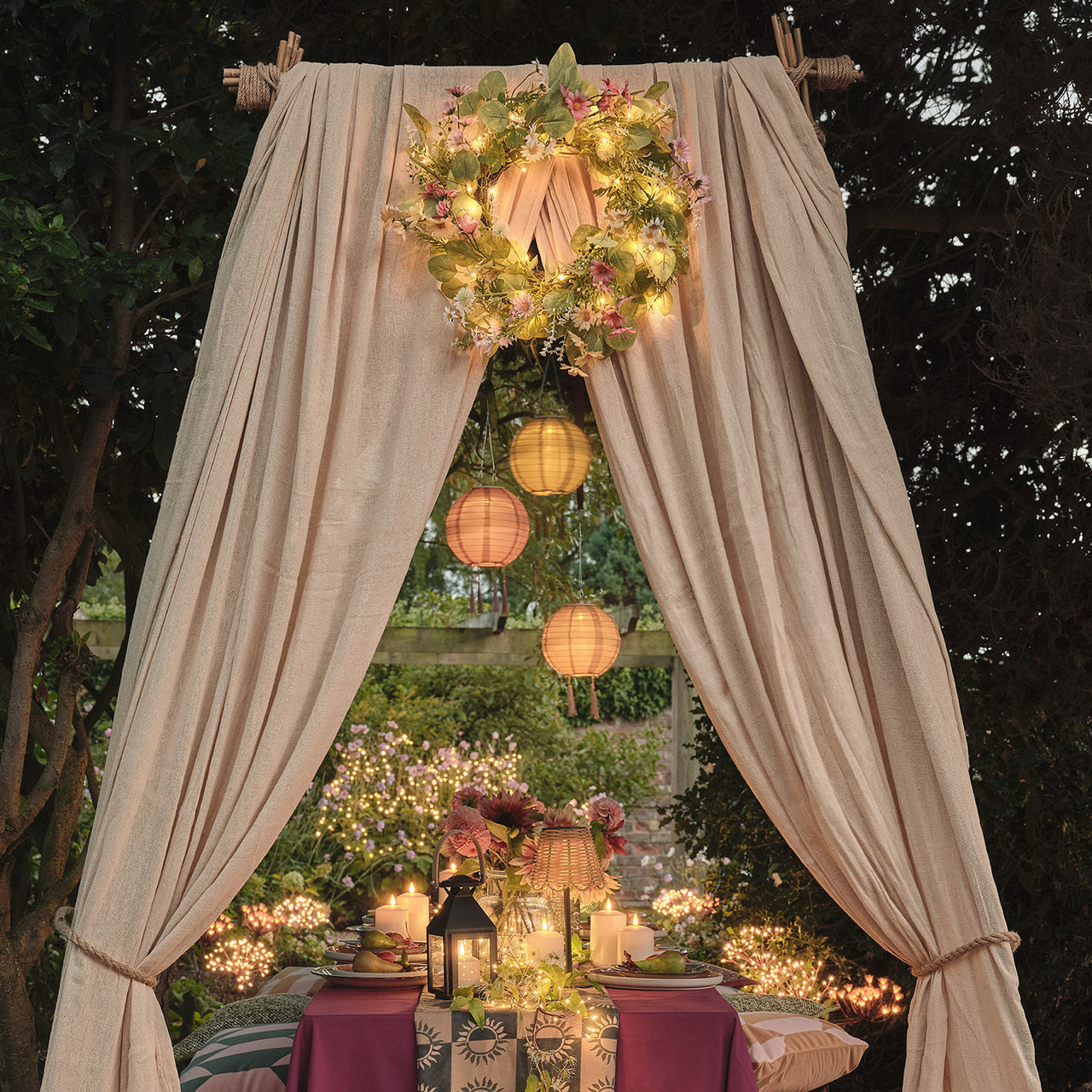 Couronne Pré-éclairée de Marguerites Champêtres