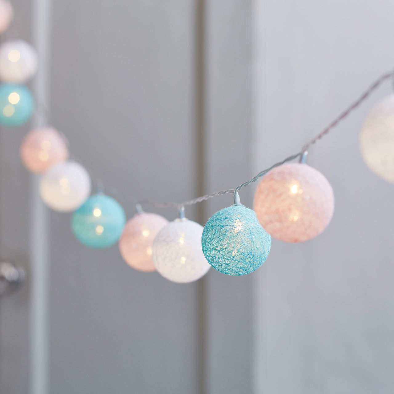 Guirlande Lumineuse LED 20 Boules de Coton Pastel