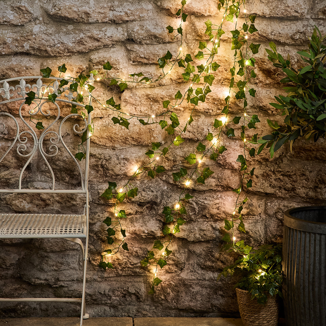 Guirlande Lumineuse à Piles avec Branches de Lierre Tombantes