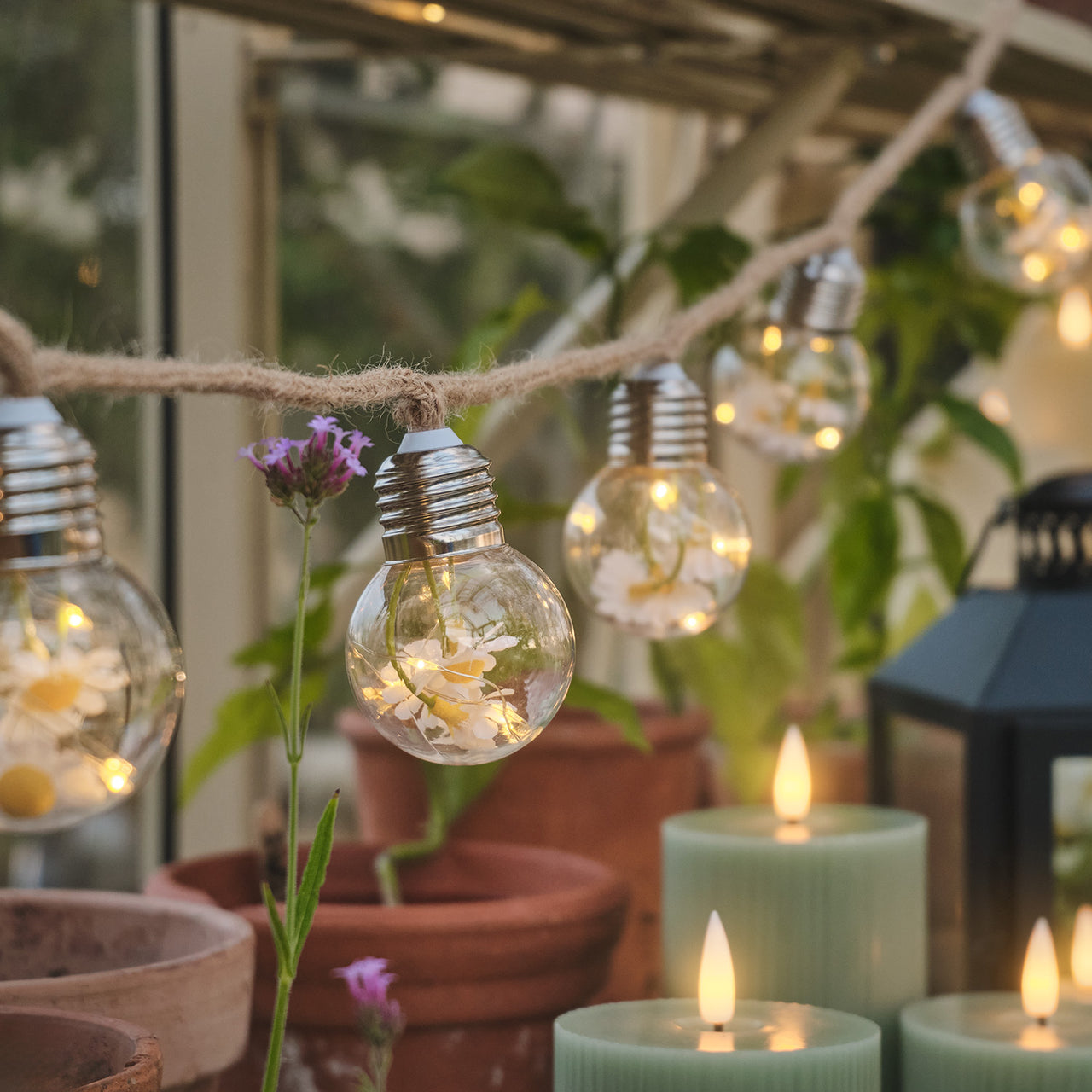 Guirlande Guinguette Micro LED à 10 Ampoules Décorées de Marguerites
