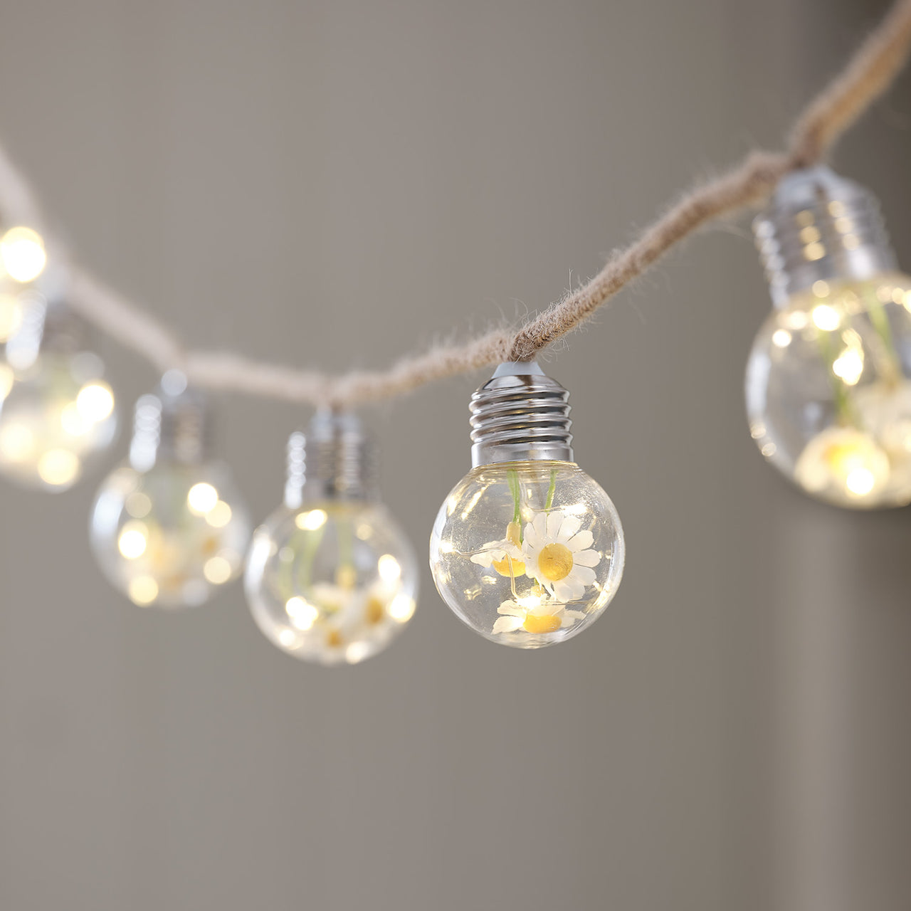 Guirlande Guinguette Micro LED à 10 Ampoules Décorées de Marguerites