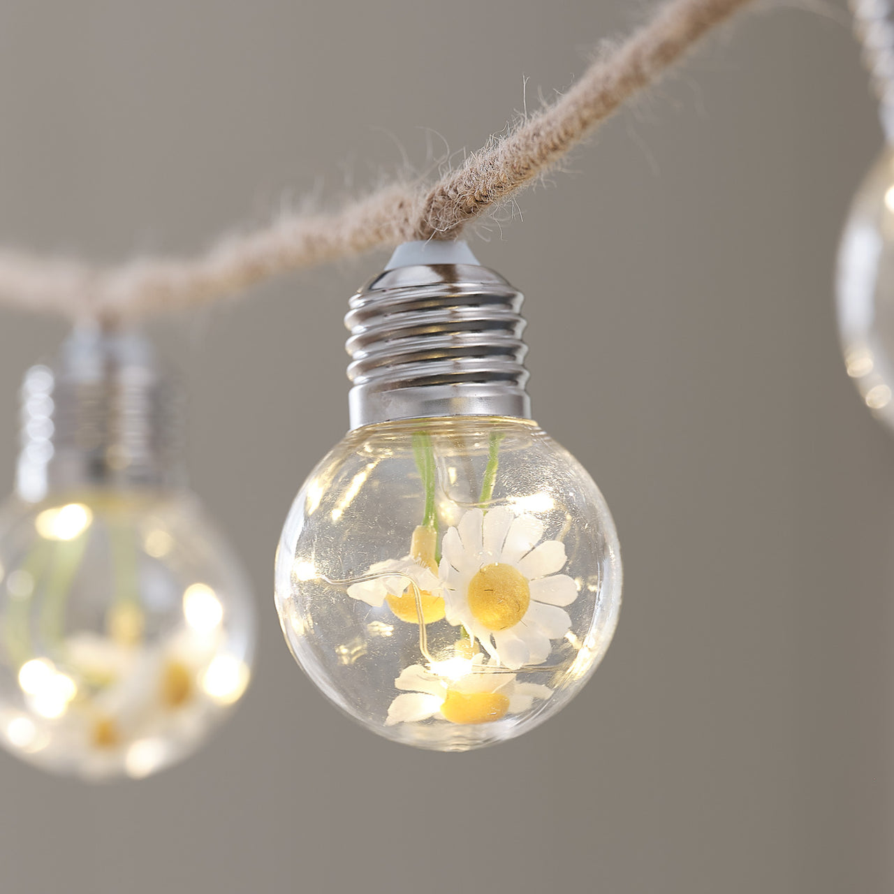 Guirlande Guinguette Micro LED à 10 Ampoules Décorées de Marguerites