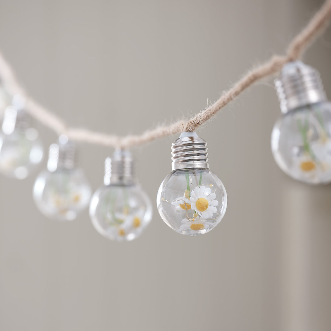 Guirlande Guinguette Micro LED à 10 Ampoules Décorées de Marguerites