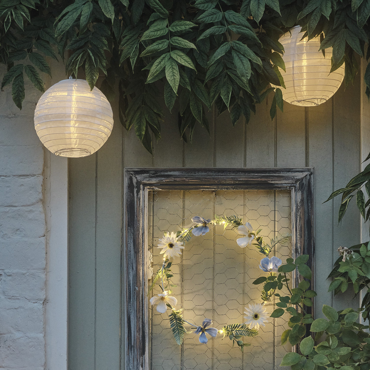 Couronne pré-éclairée Fleurs Bleues et Blanches
