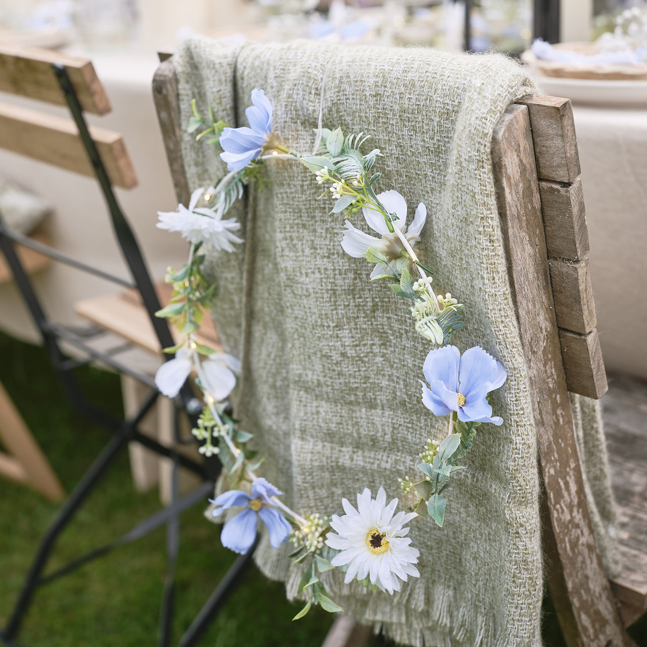 Couronne pré-éclairée Fleurs Bleues et Blanches