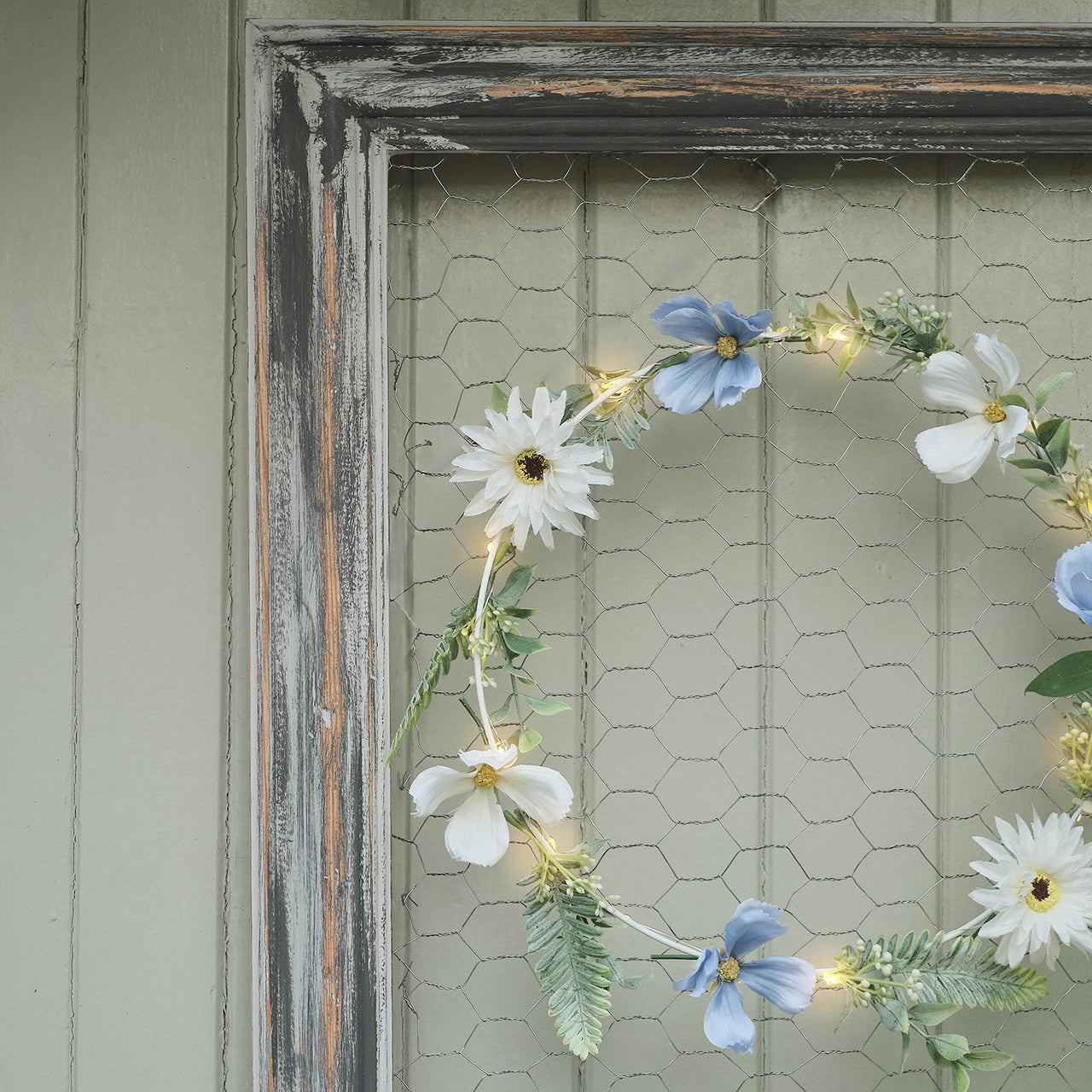 Couronne pré-éclairée Fleurs Bleues et Blanches