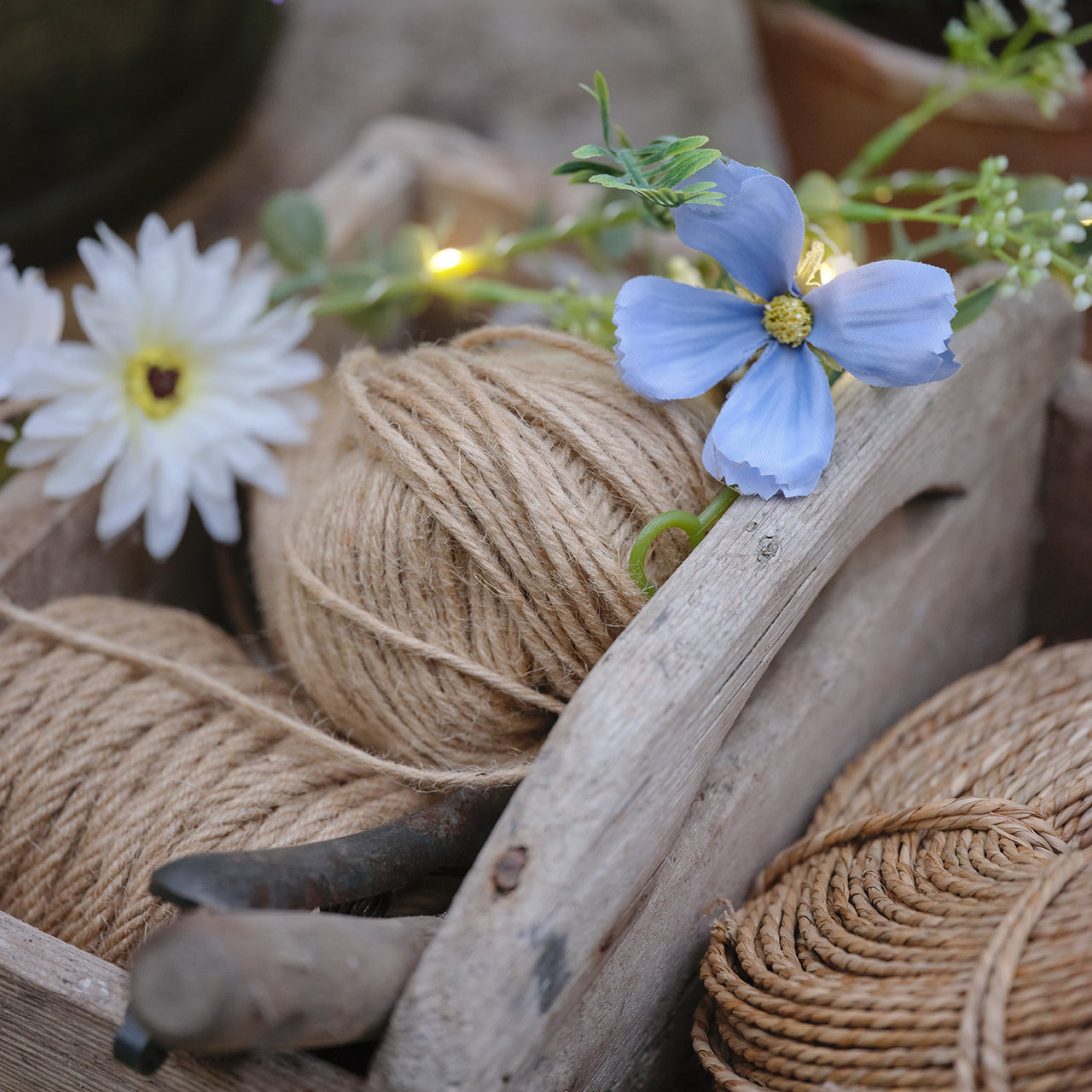 Guirlande pré-éclairée Fleurs Bleues et Blanches