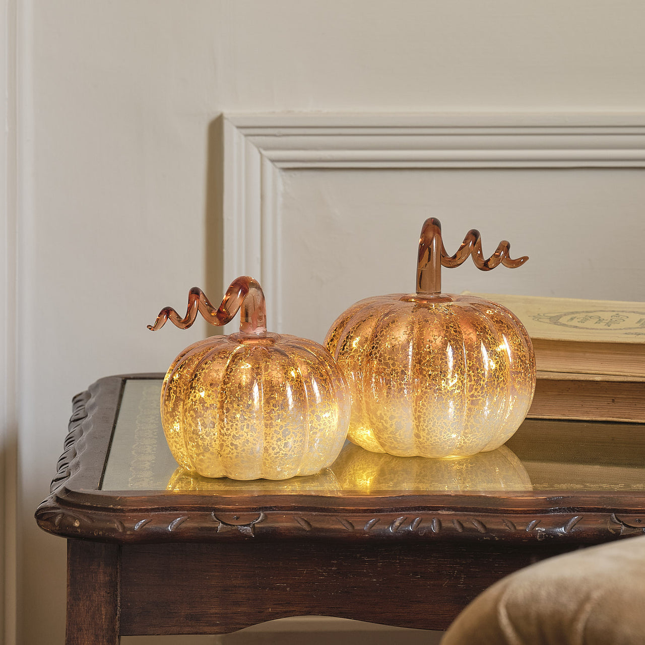 Lot de 2 Citrouilles Lumineuses en Verre Effet Mercure Dégradé avec Tige Spirale