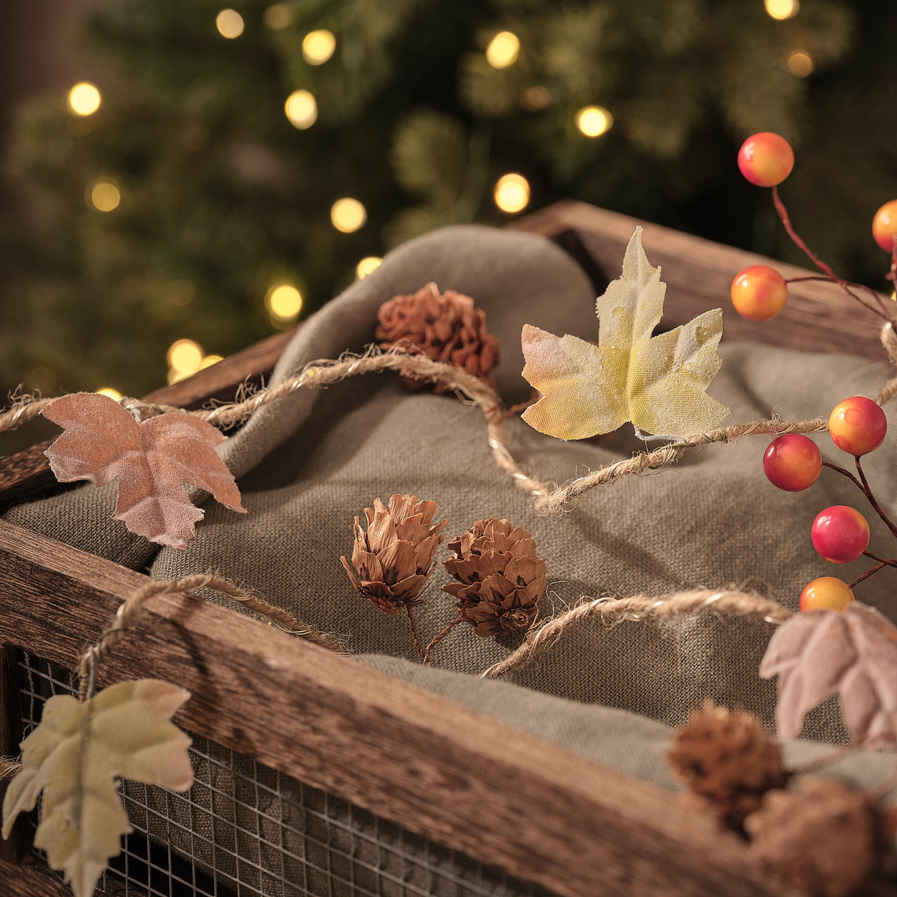 Guirlande Lumineuse Micro LED Feuilles & Pommes de Pin d’Automne 2 m
