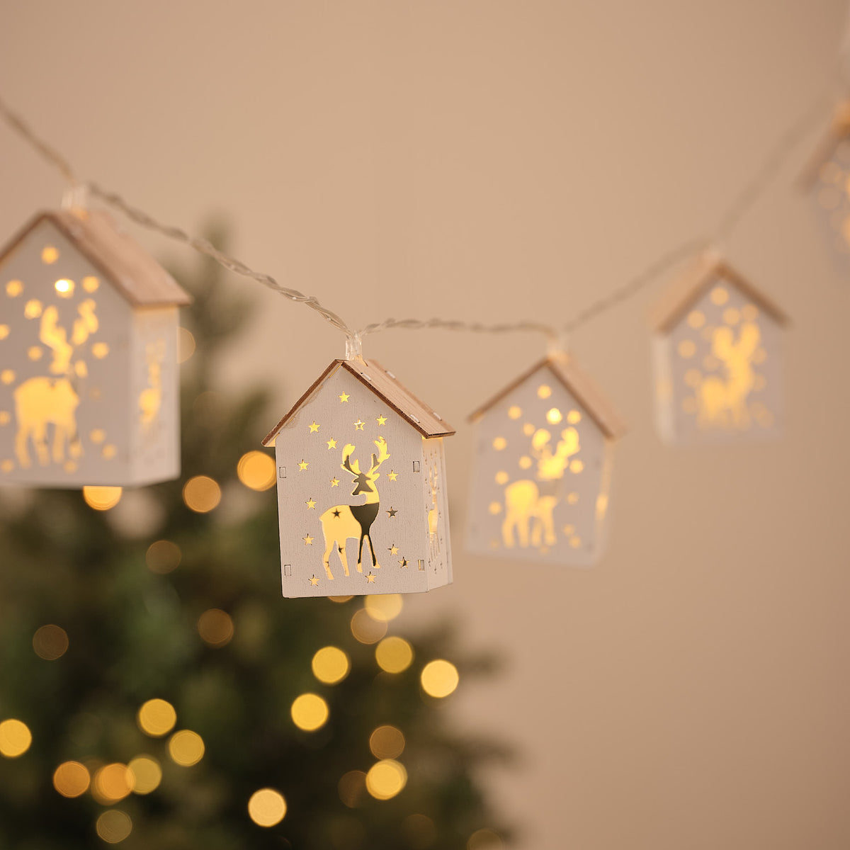 Guirlande Lumineuse à 10 Chalets en Bois avec Rennes
