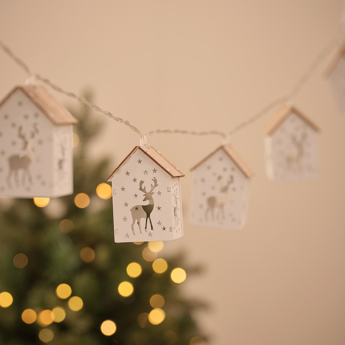 Guirlande Lumineuse à 10 Chalets en Bois avec Rennes
