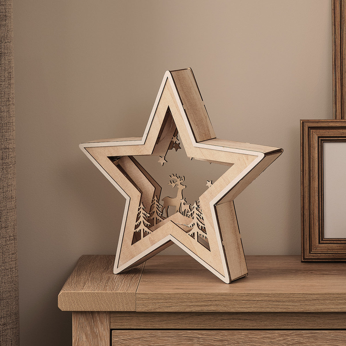Décoration Lumineuse en Bois Scène de Noël Sous les Étoiles de 28 cm
