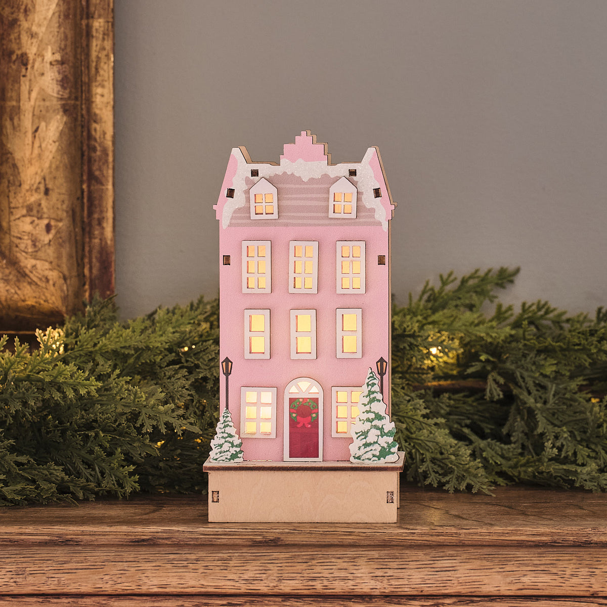 Scène de Noël Maison Rose Lumineuse en Bois