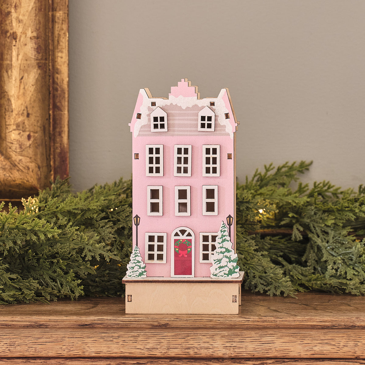 Scène de Noël Maison Rose Lumineuse en Bois
