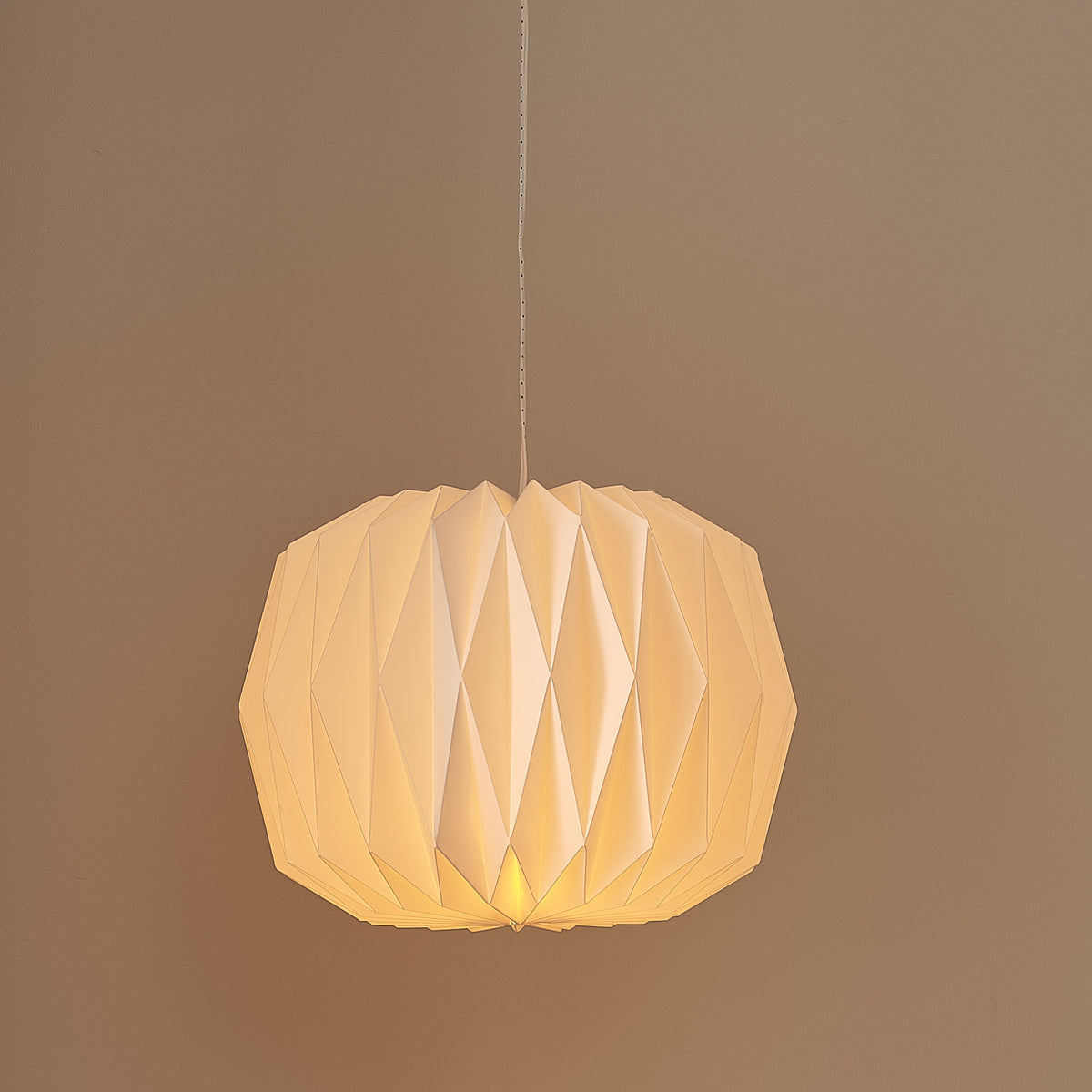 Suspension Lumineuse en Papier d’Extérieur à Piles
