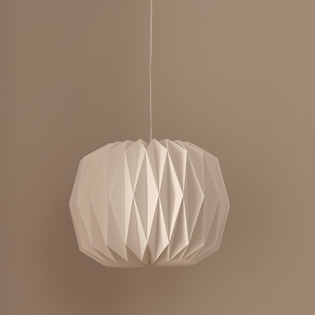 Suspension Lumineuse en Papier d’Extérieur à Piles