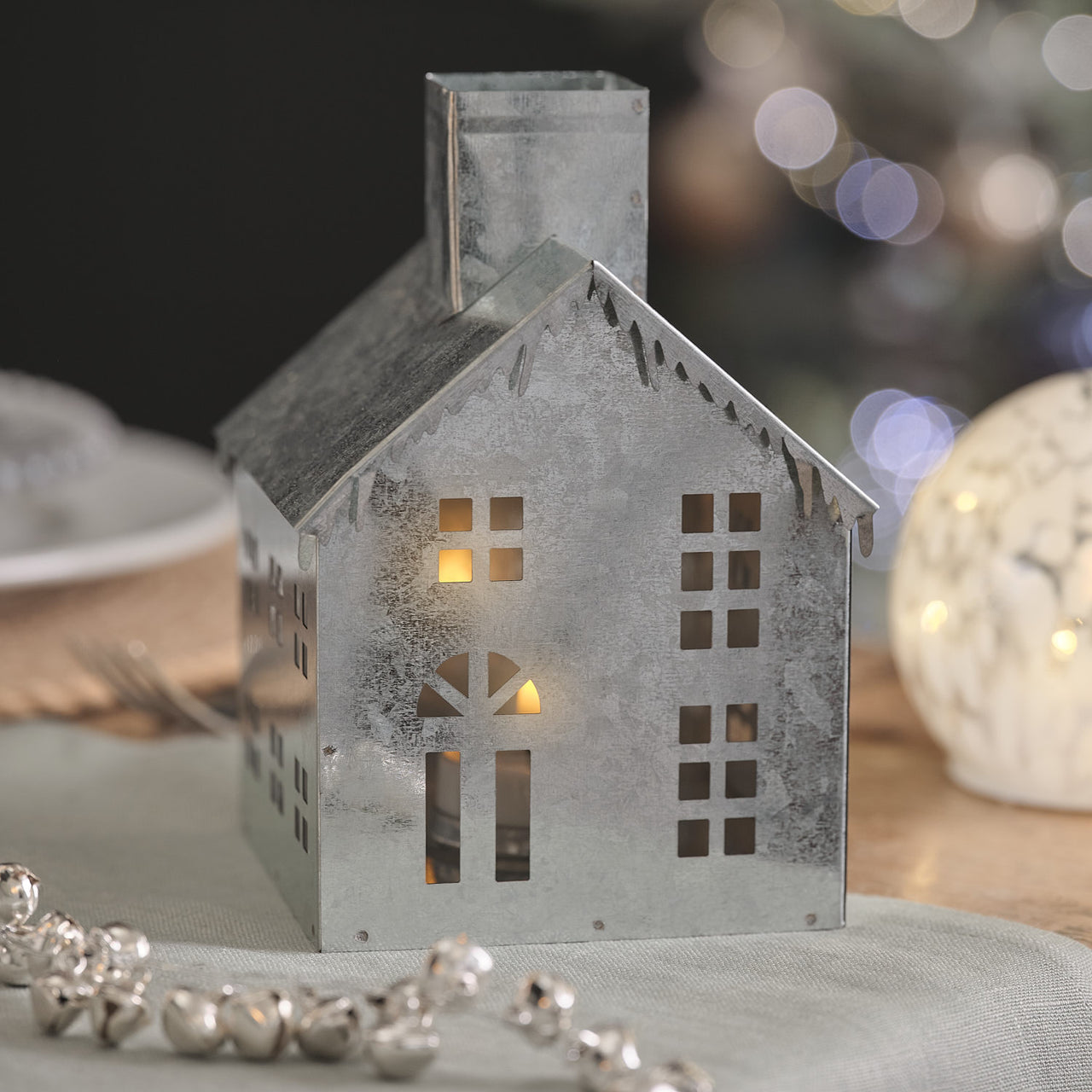 Maison Décorative en Métal avec Bougie Votive TruGlow®