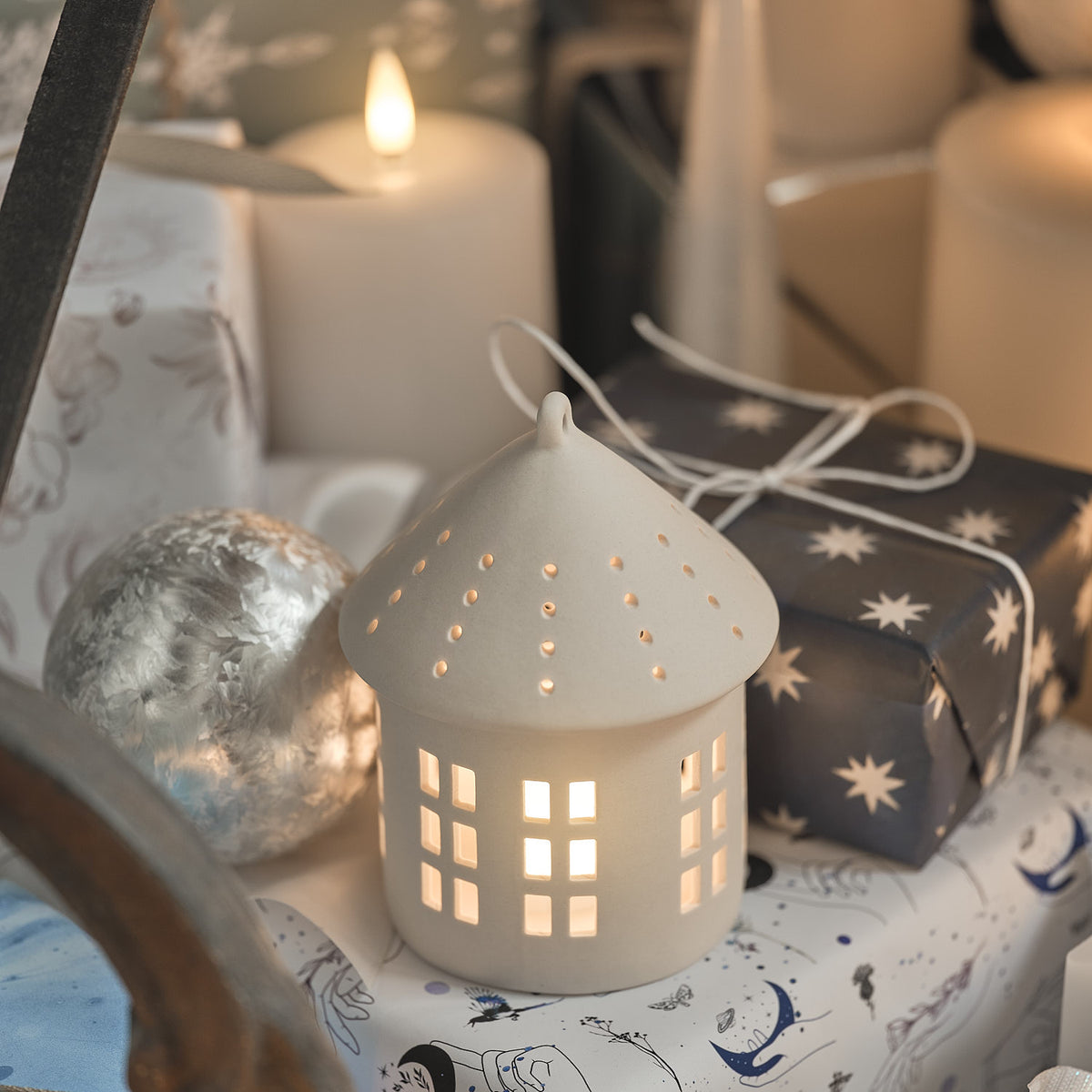 Maisonnette Lumineuse en Porcelaine Blanche de 16,2 cm
