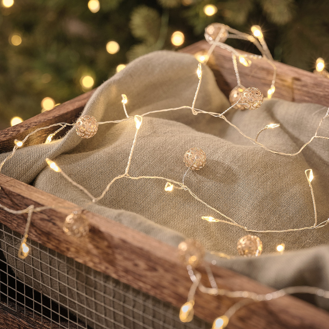 Guirlande Lumineuse en Grappe de Boules Dorées de 1,5 m à LED Blanc Chaud