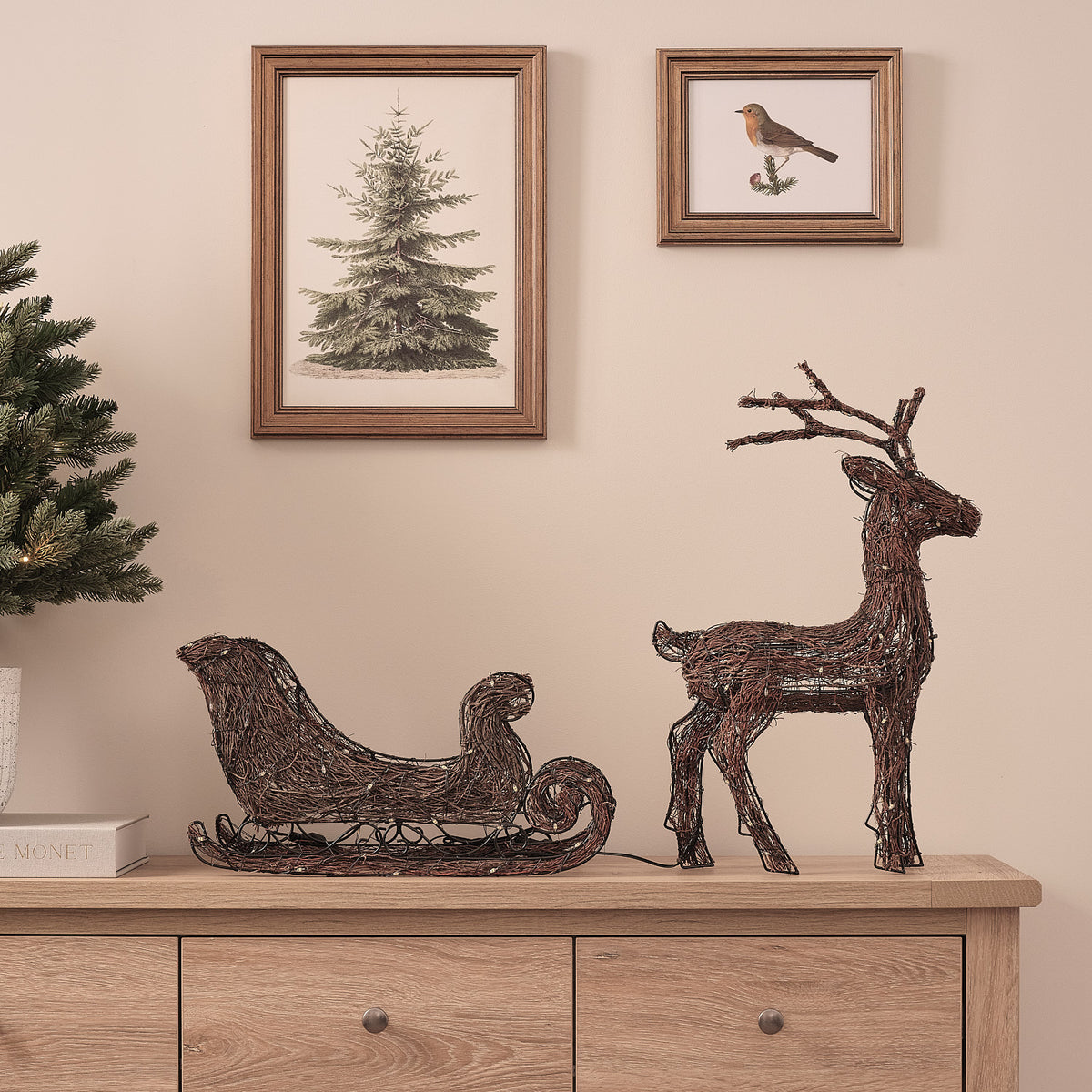 Renne et Traîneau Lumineux Helmsley de 50 cm en Branches Naturelles à LED Bicolores