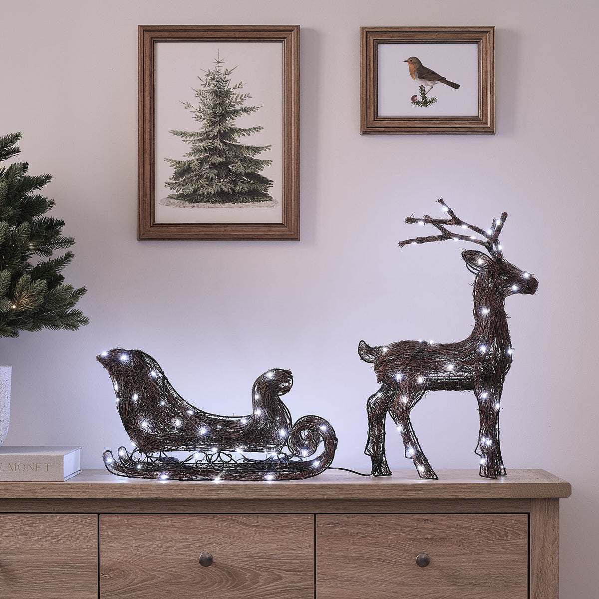 Renne et Traîneau Lumineux Helmsley de 50 cm en Branches Naturelles à LED Bicolores