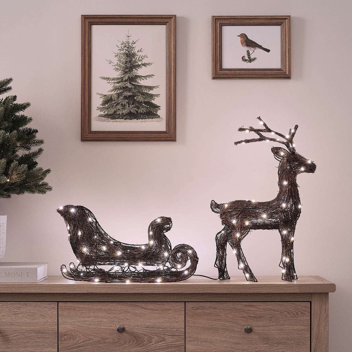 Renne et Traîneau Lumineux Helmsley de 50 cm en Branches Naturelles à LED Bicolores