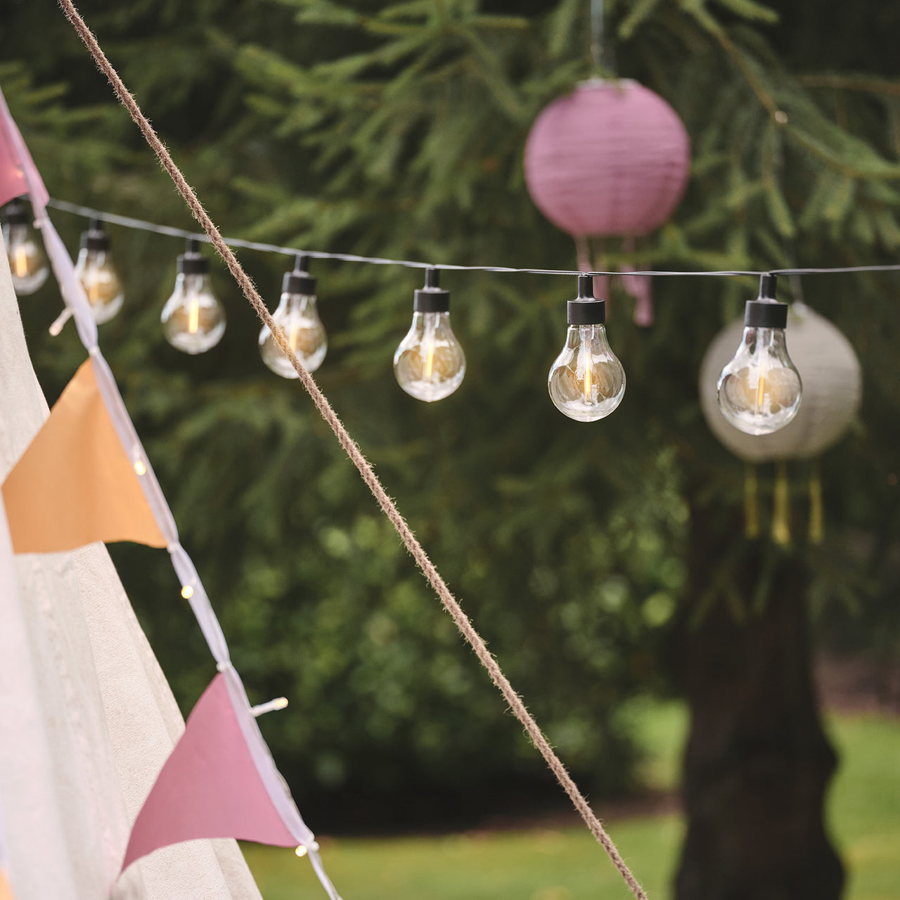 Guirlande Guinguette Vintage Solaire à 20 Ampoules Blanc Chaud