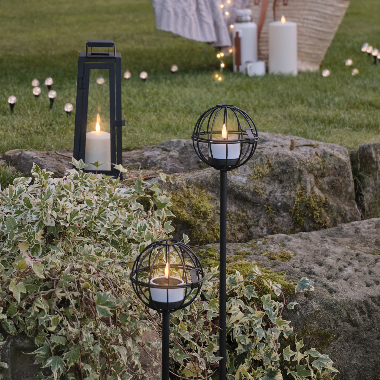 Lot de 4 Porte-Bougies sur Piquet au Design Géométrique avec Bougies Solaires TruGlow®