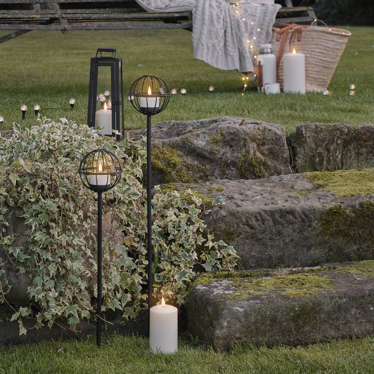 Lot de 4 Porte-Bougies sur Piquet au Design Géométrique avec Bougies Solaires TruGlow®