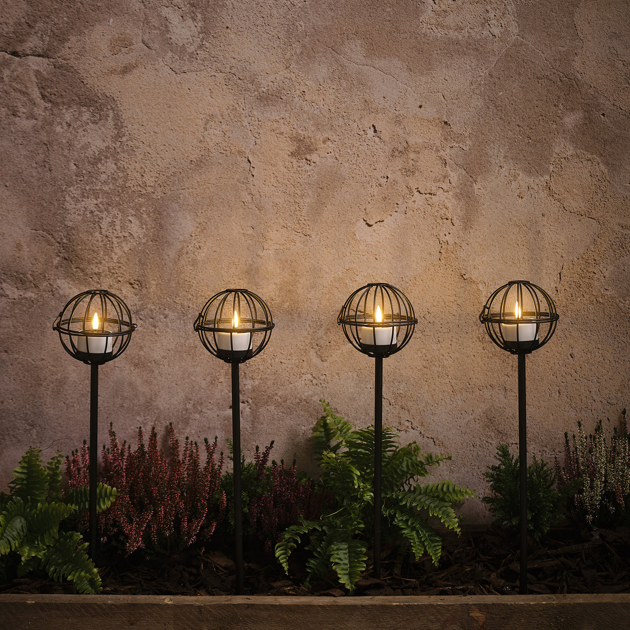 Lot de 4 Porte-Bougies sur Piquet au Design Géométrique avec Bougies Solaires TruGlow®