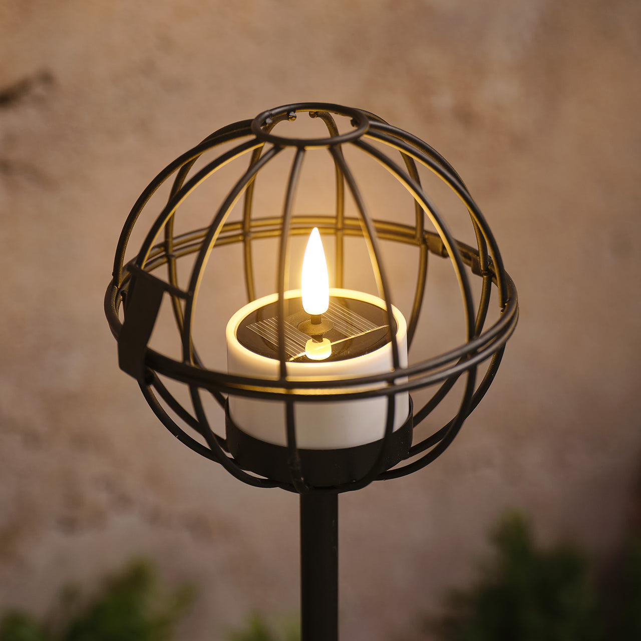 Lot de 4 Porte-Bougies sur Piquet au Design Géométrique avec Bougies Solaires TruGlow®