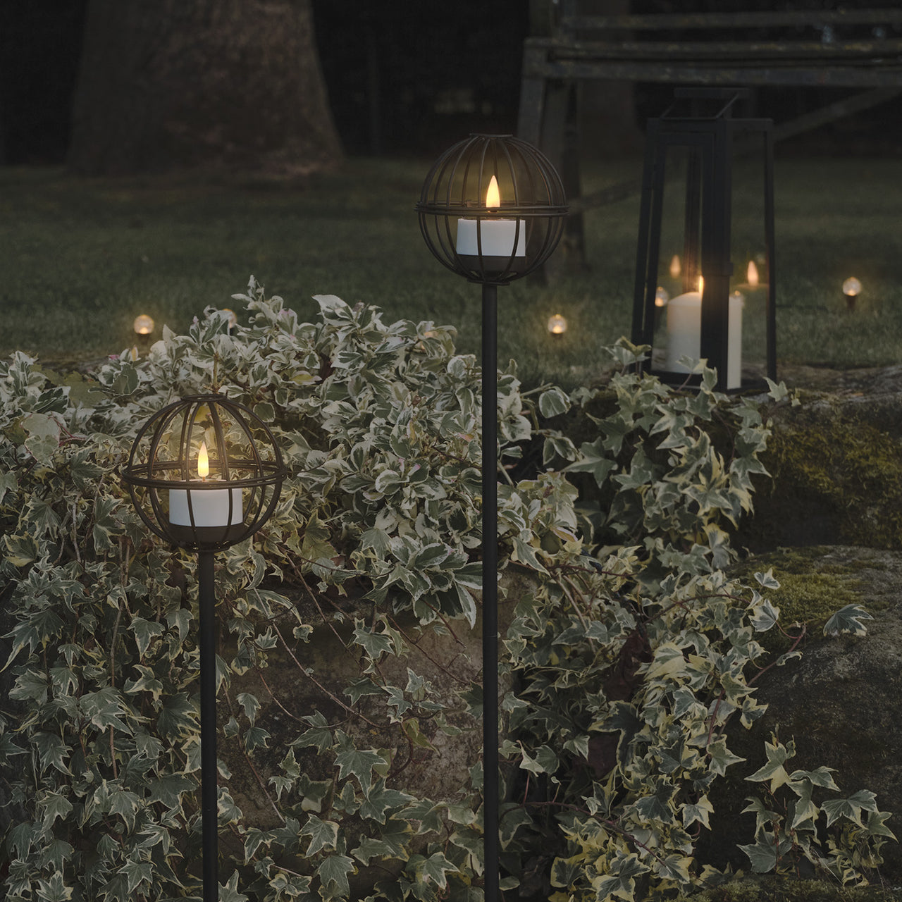 Lot de 4 Porte-Bougies sur Piquet au Design Géométrique avec Bougies Solaires TruGlow®