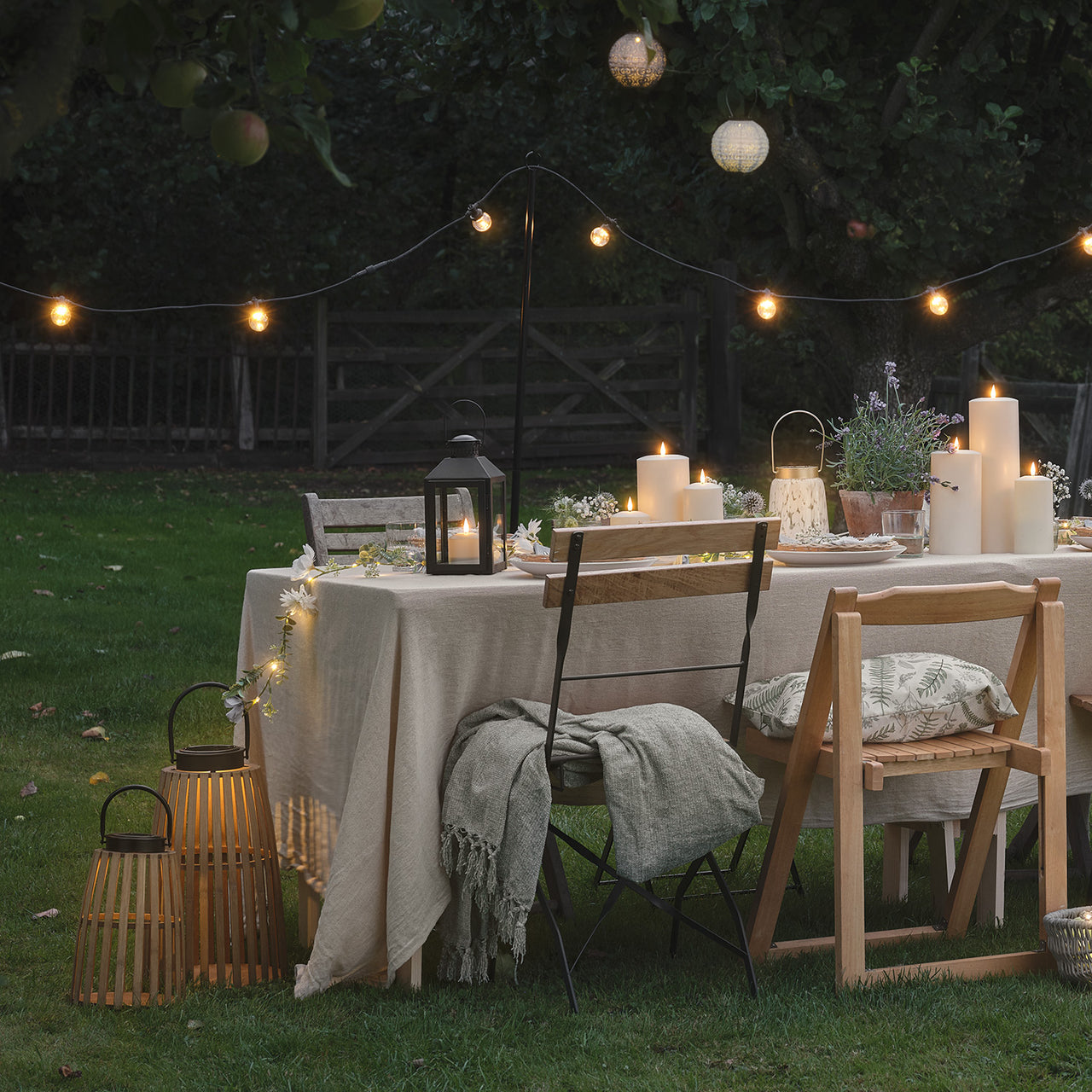 Lanterne Solaire Moyenne en Bois Ajouré