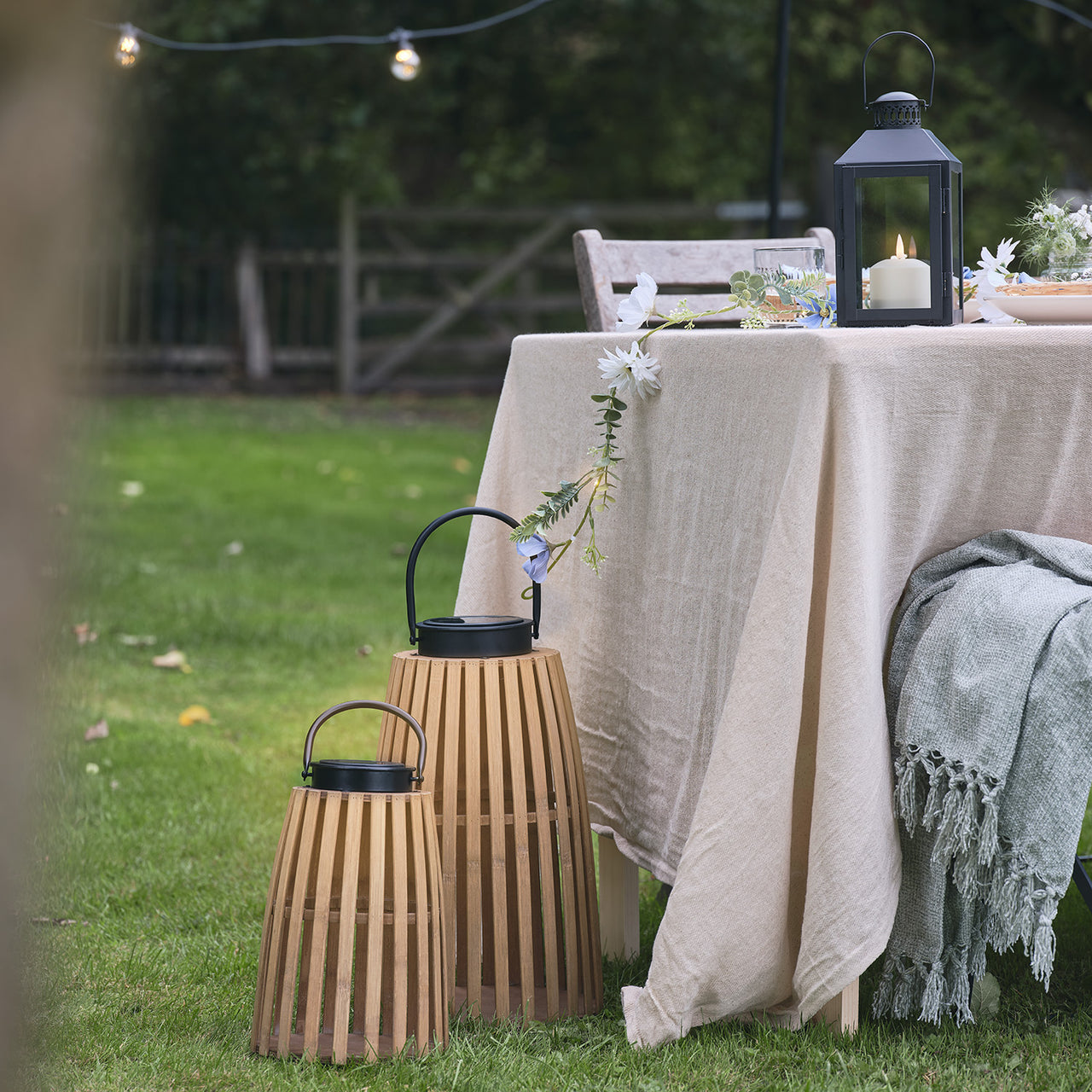 Lanterne Solaire Moyenne en Bois Ajouré