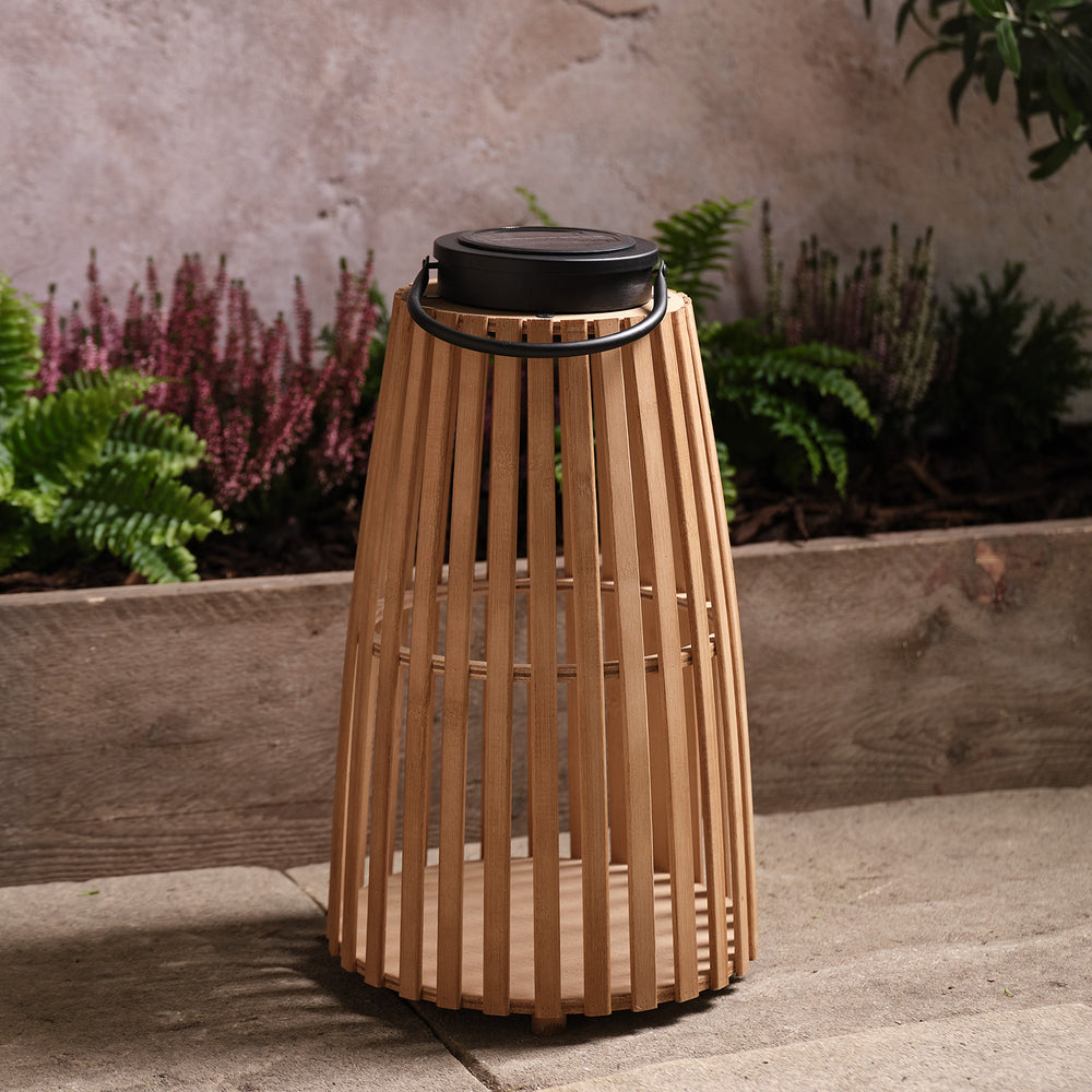 Grande Lanterne Solaire en Bois Ajouré