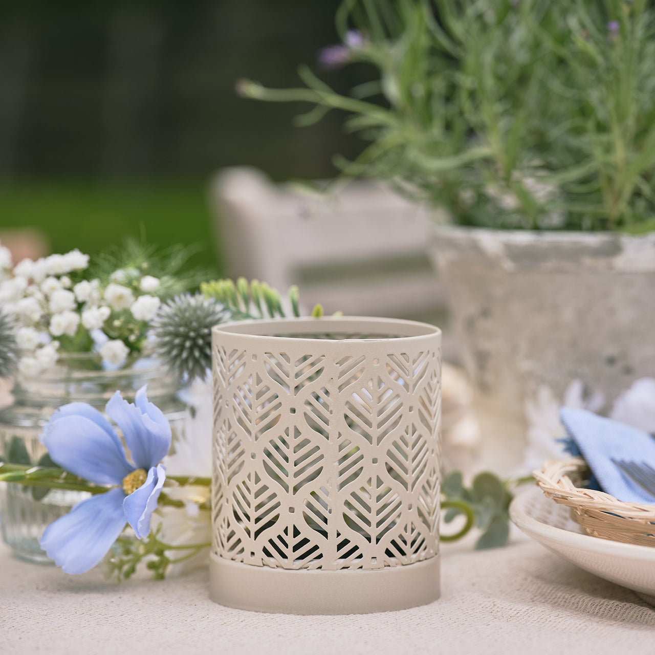 Lanterne Solaire en Métal à Motifs Découpés