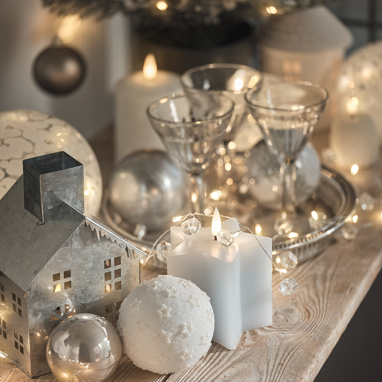 Maison Décorative en Métal avec Bougie Votive TruGlow®