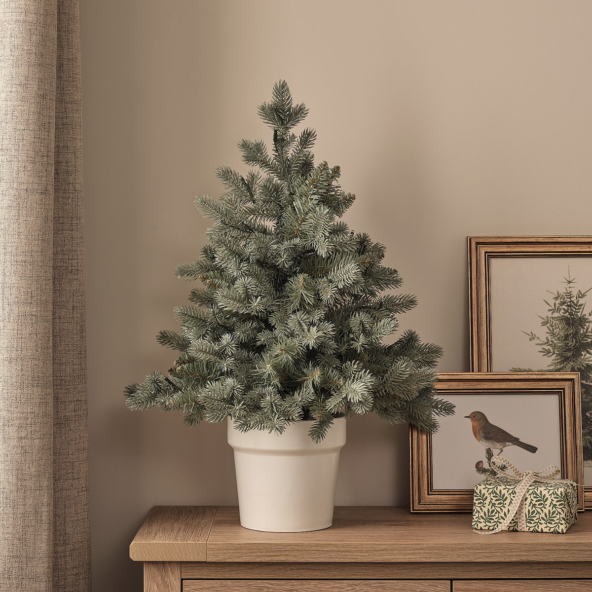 Sapin de Noël Pré-éclairé en Pot de 60 cm, Feuillage Style Douglas