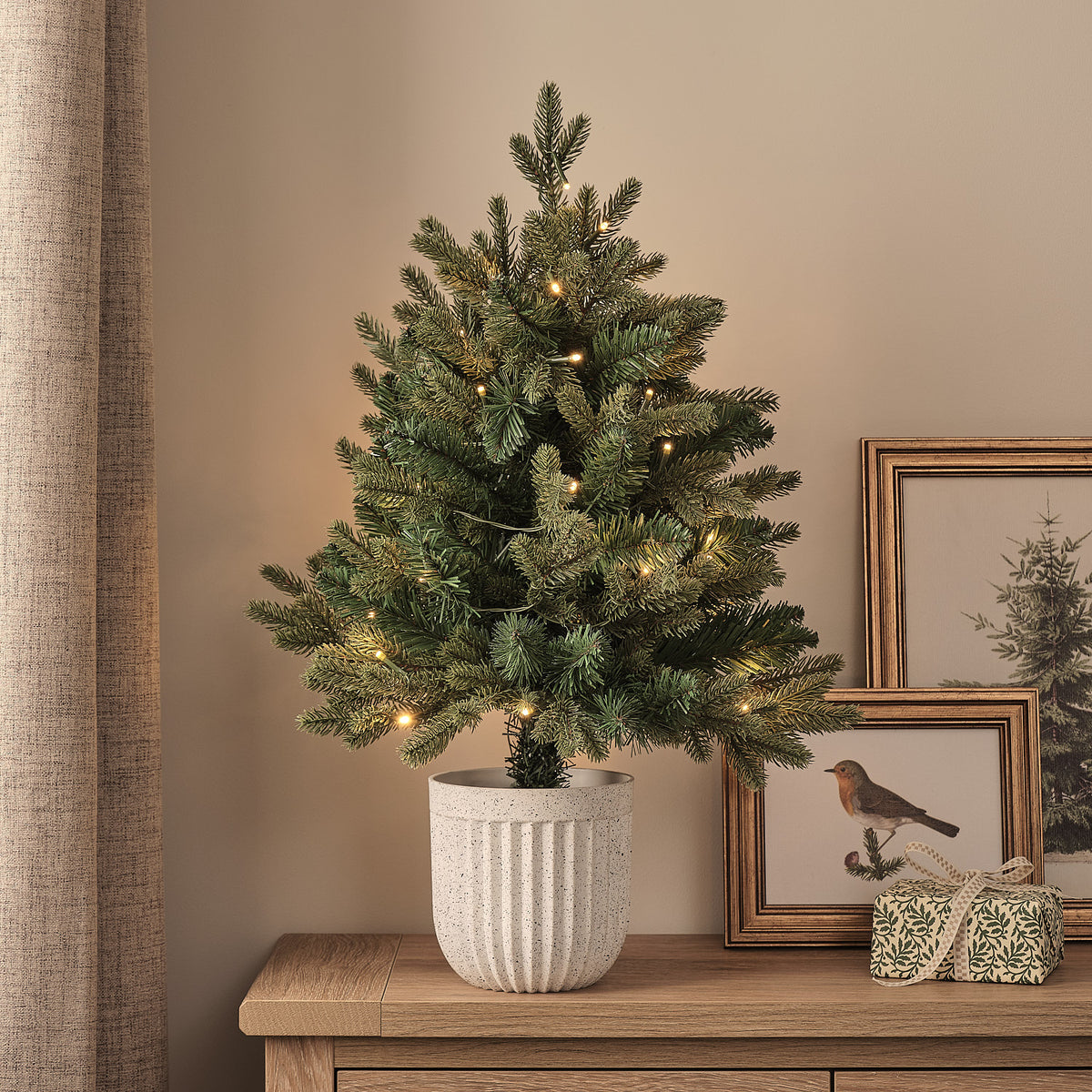 Sapin de Noël Pré-éclairé en Pot de 60 cm avec Cache-Pot au Design Épuré